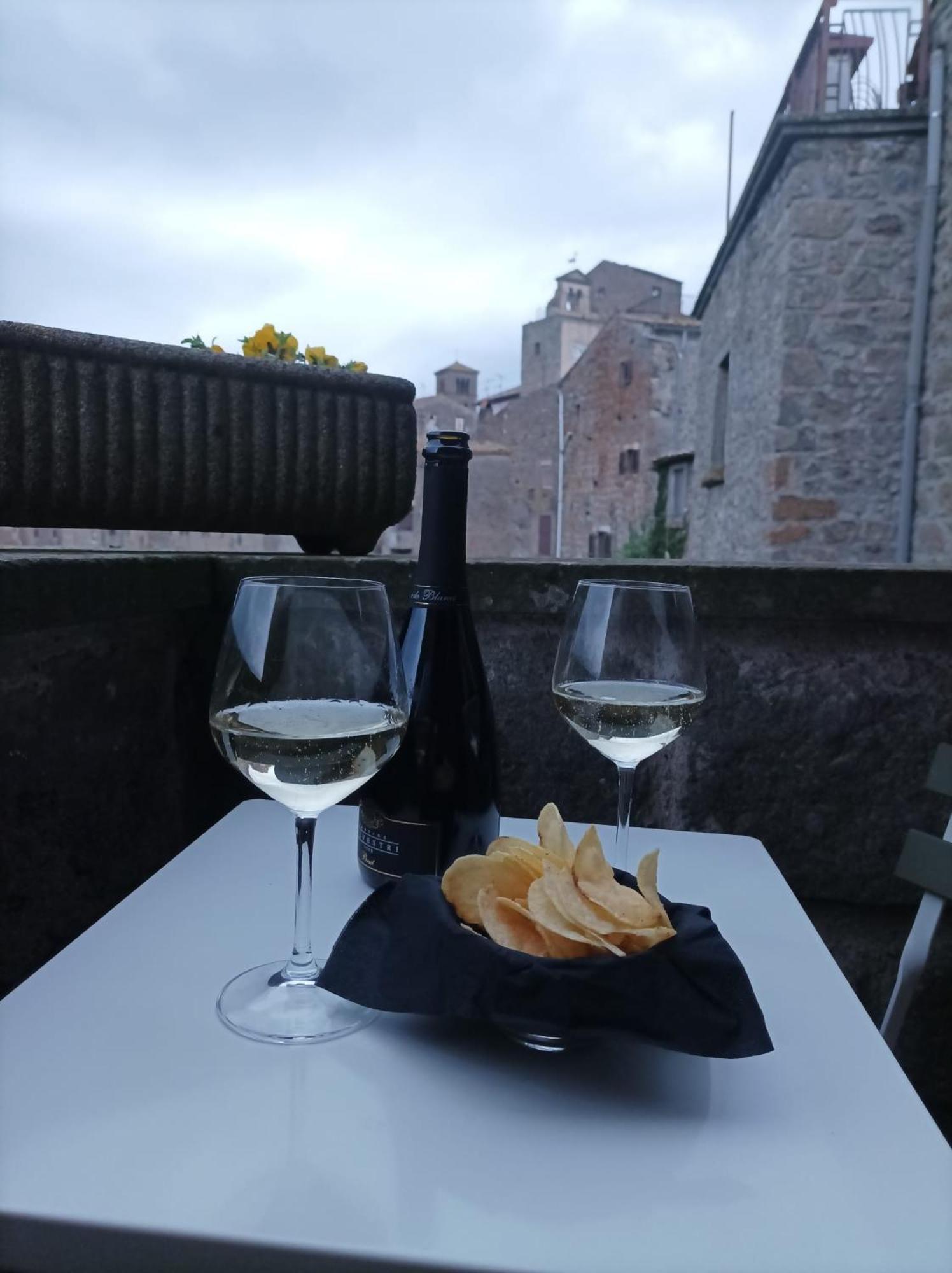 Sospesi Nel Borgo Vitorchiano Bagian luar foto
