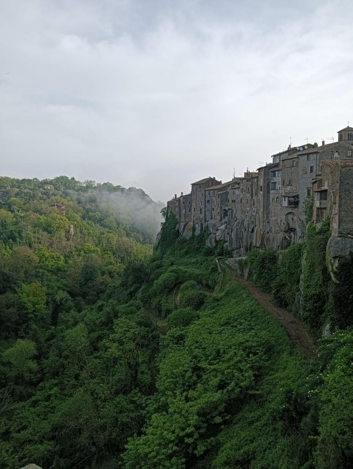 Sospesi Nel Borgo Vitorchiano Bagian luar foto