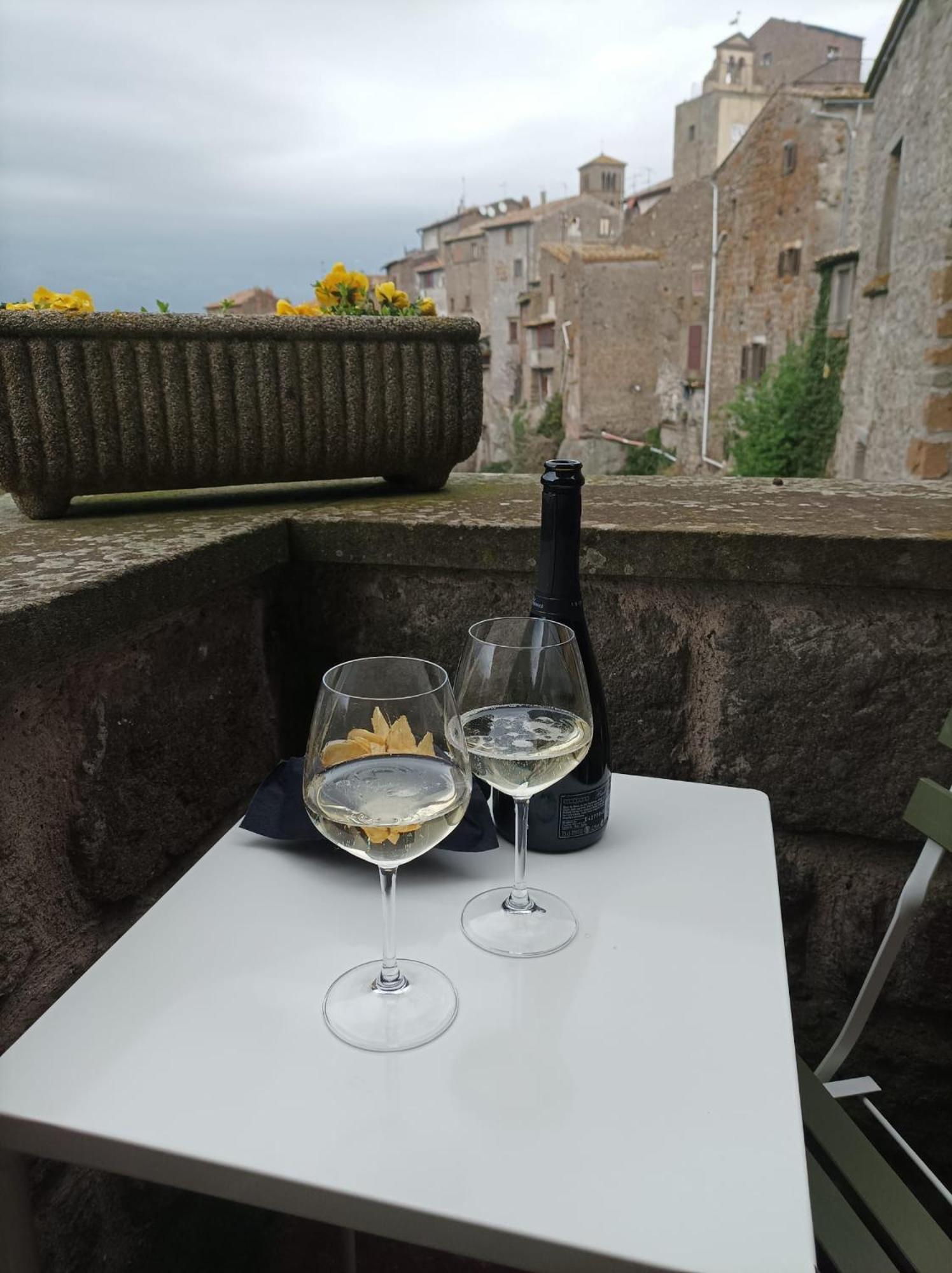 Sospesi Nel Borgo Vitorchiano Bagian luar foto