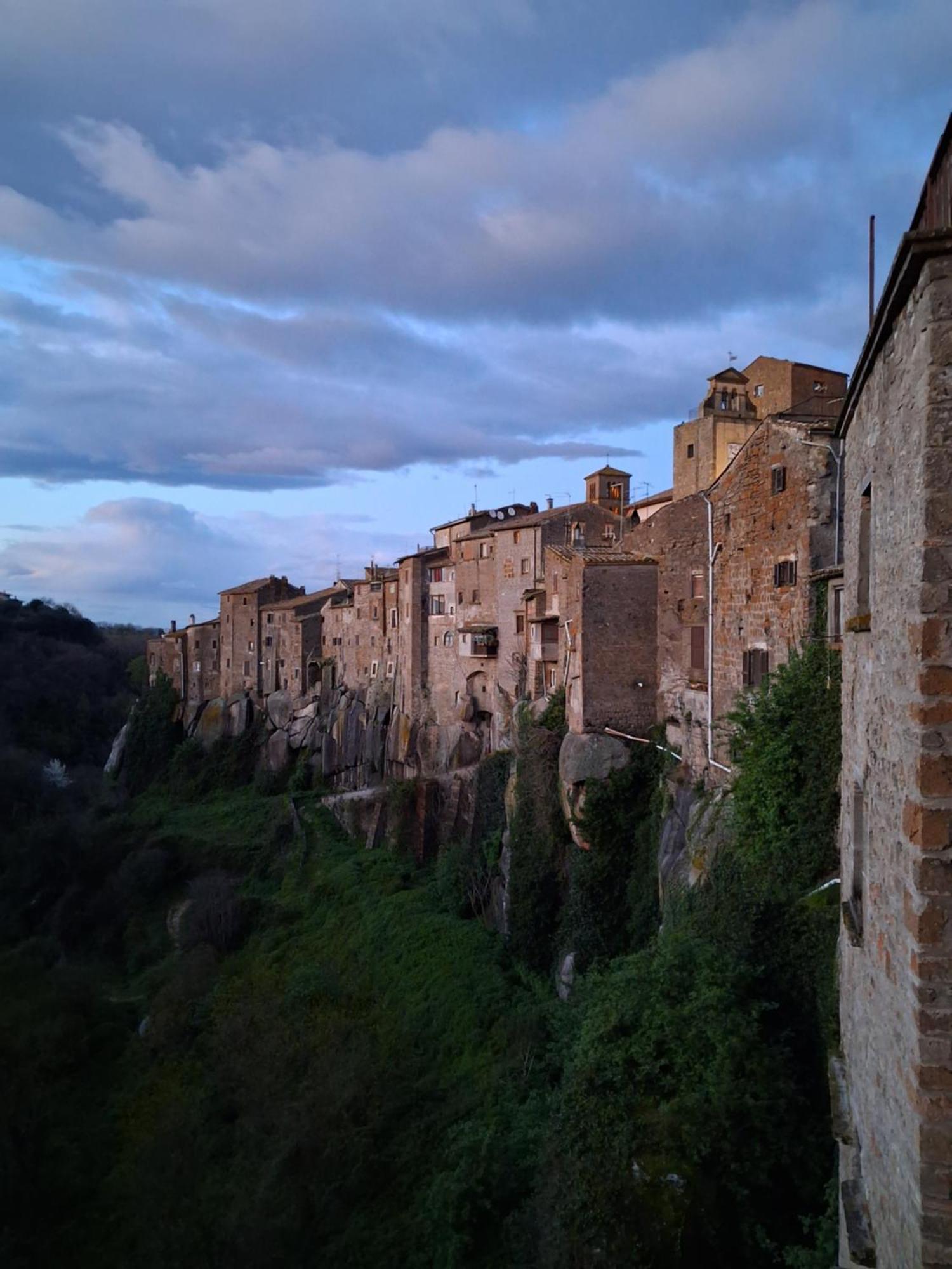 Sospesi Nel Borgo Vitorchiano Bagian luar foto
