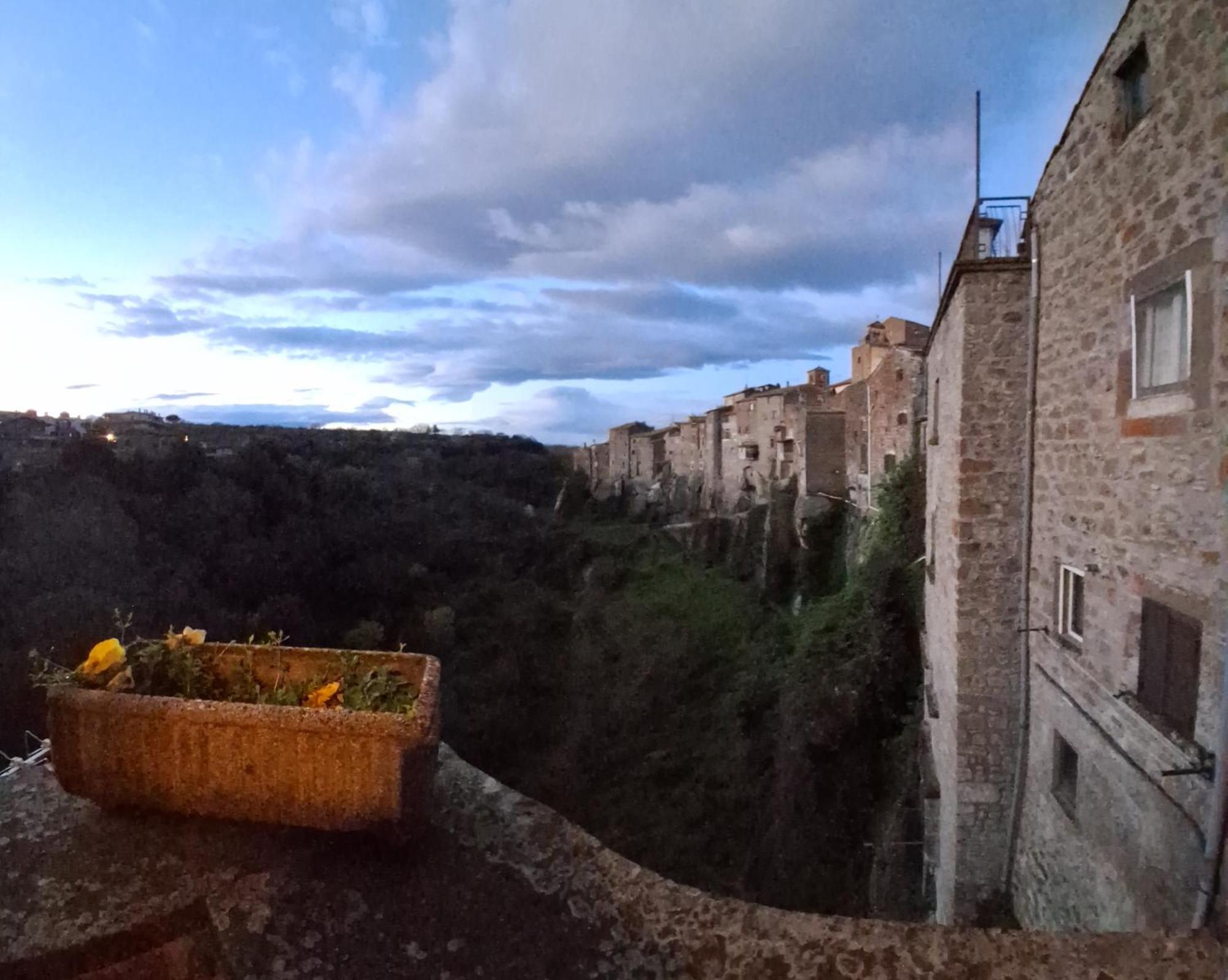 Sospesi Nel Borgo Vitorchiano Bagian luar foto