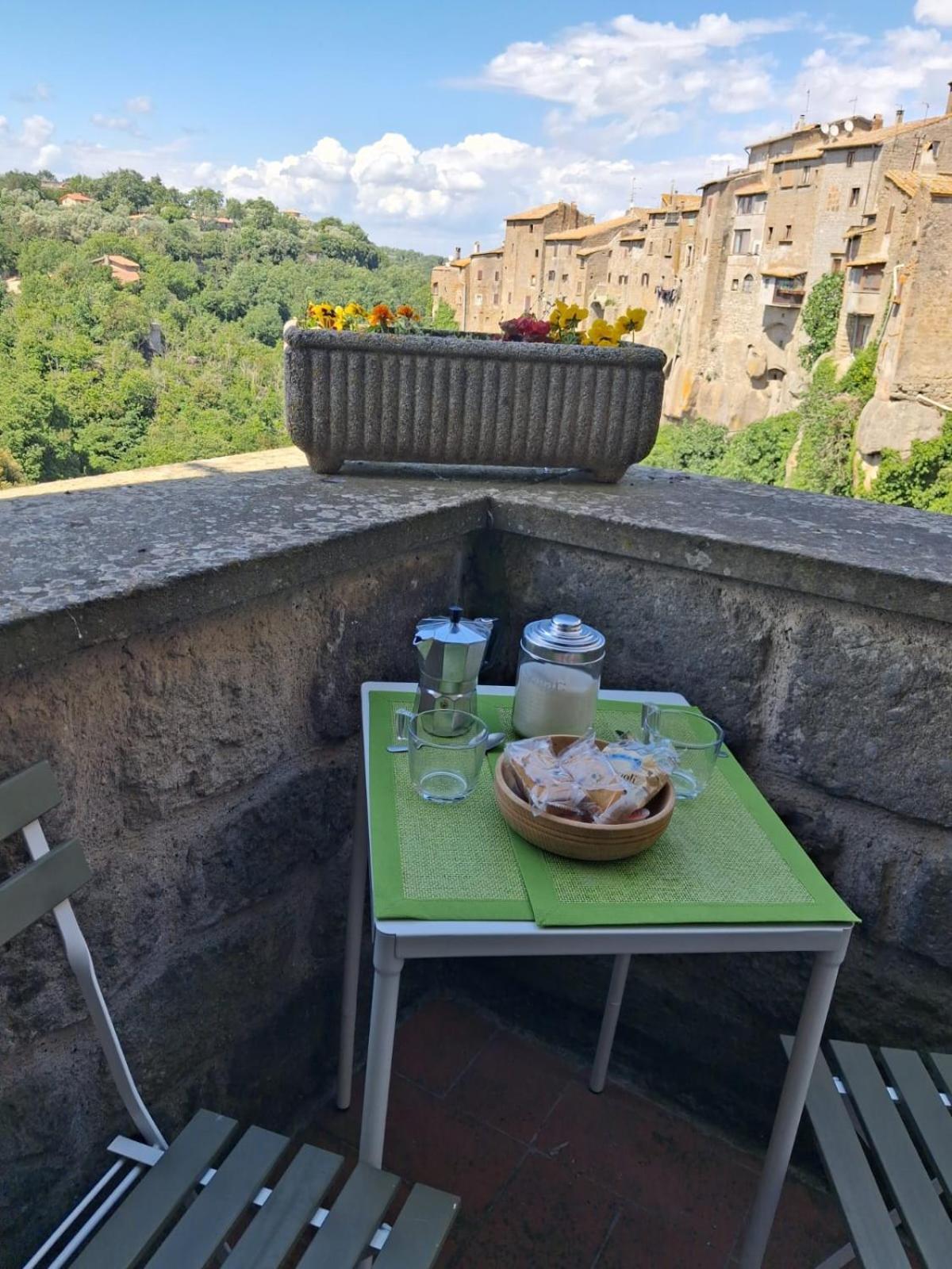 Sospesi Nel Borgo Vitorchiano Bagian luar foto