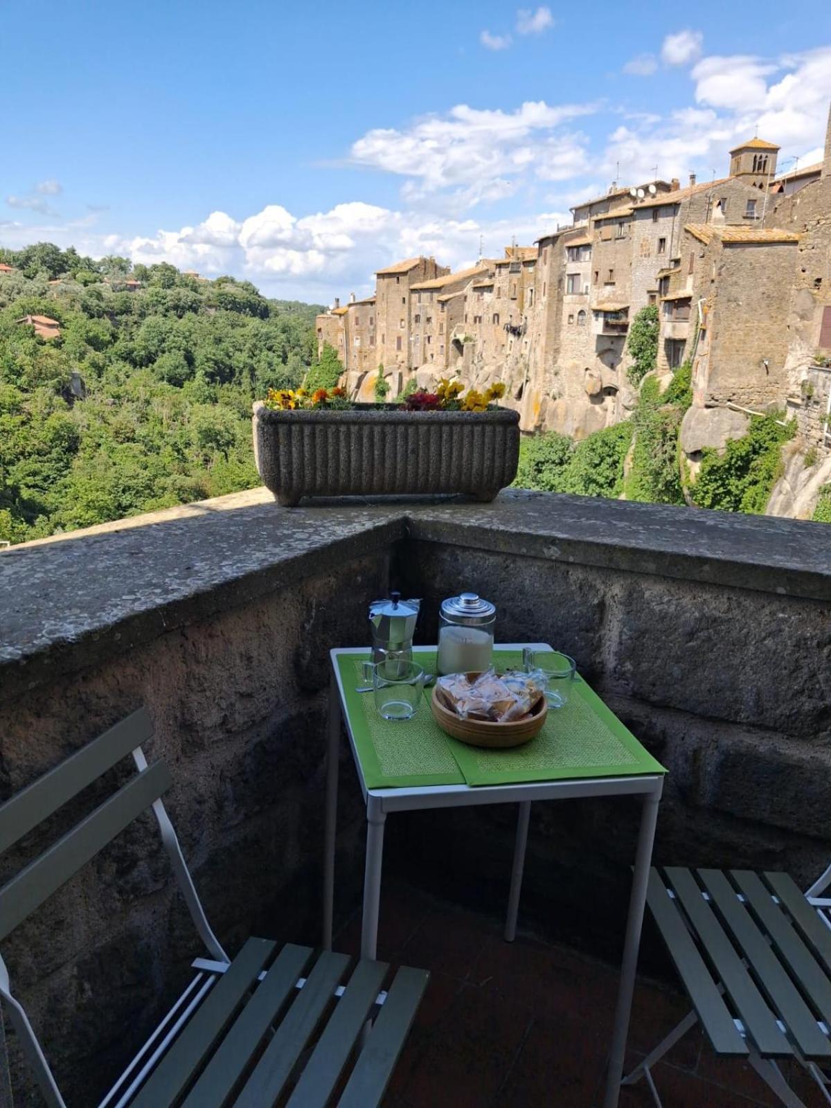 Sospesi Nel Borgo Vitorchiano Bagian luar foto
