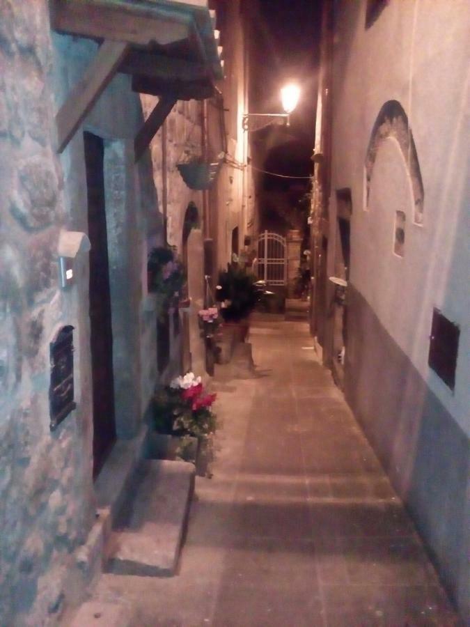Sospesi Nel Borgo Vitorchiano Bagian luar foto