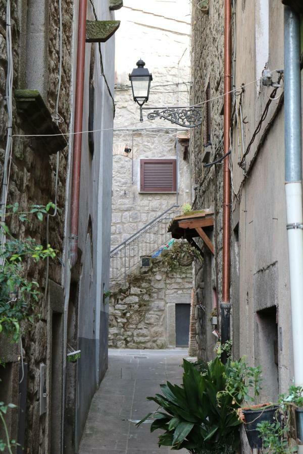Sospesi Nel Borgo Vitorchiano Bagian luar foto